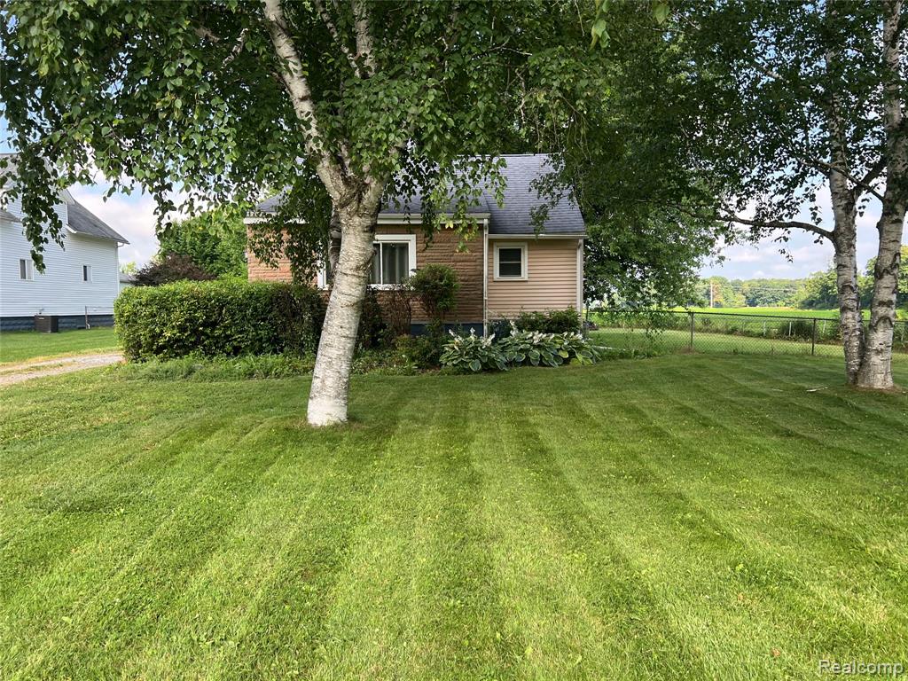 6860 Sheridan Road, Saginaw, MI 48601 — front exterior