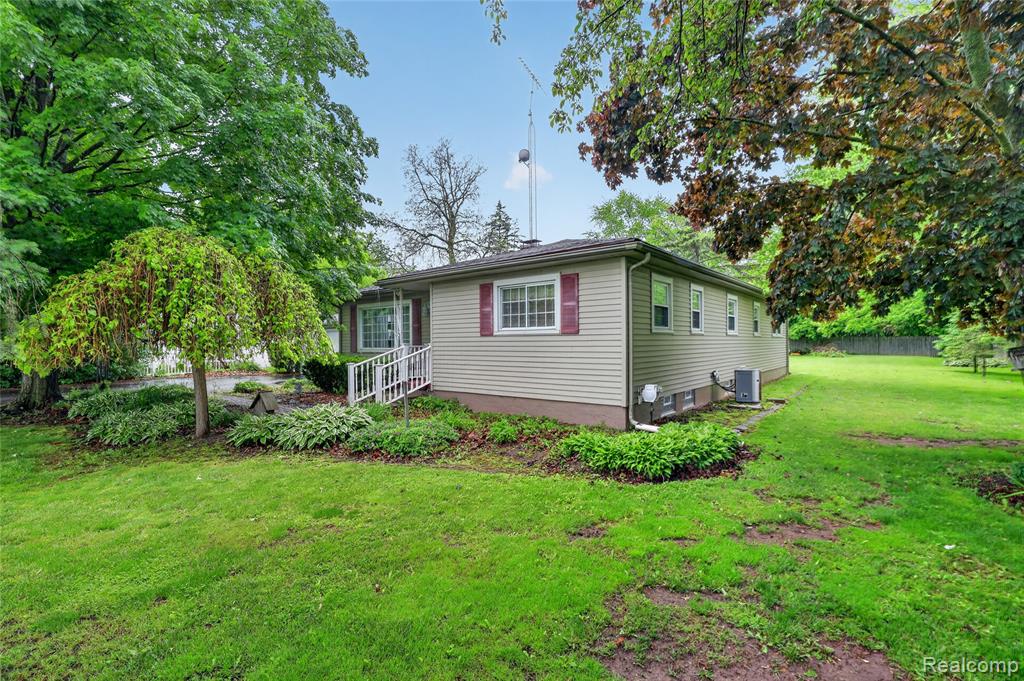 5090 Torrey Road, Flint, MI 48507 — Photo 40