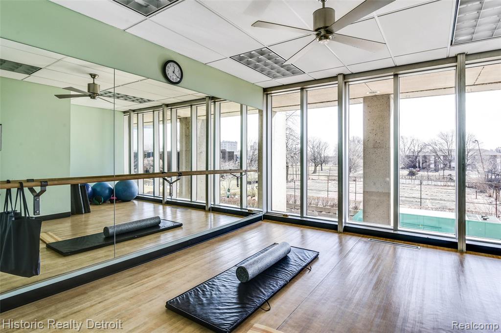 1300 E Lafayette Street, 2211, Detroit, MI 48207 — Photo 31