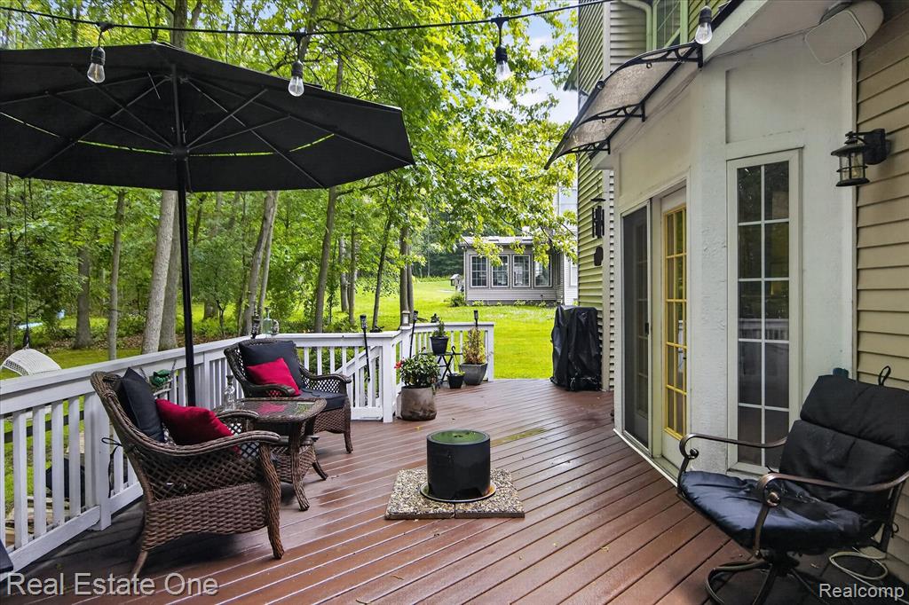 1972 Woodridge Court, Highland, MI — Photo 45