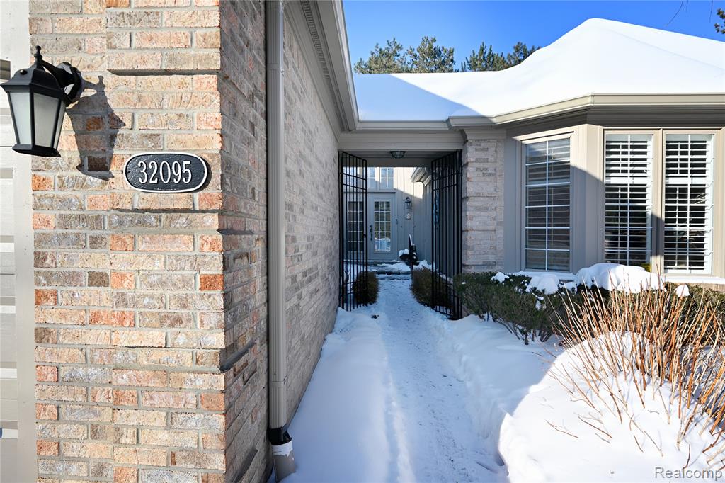 32095 SPRUCE Lane, 50, Beverly Hills, MI 48025 — Photo 2