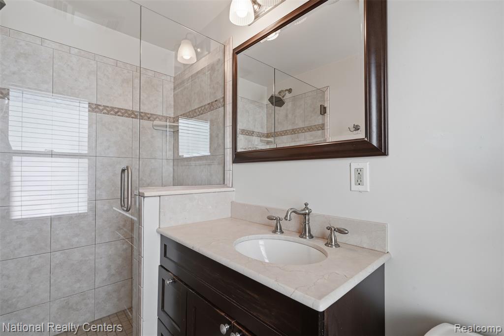 169 McKinley Avenue, Grosse Pointe Farms, MI 48236 — Photo 25