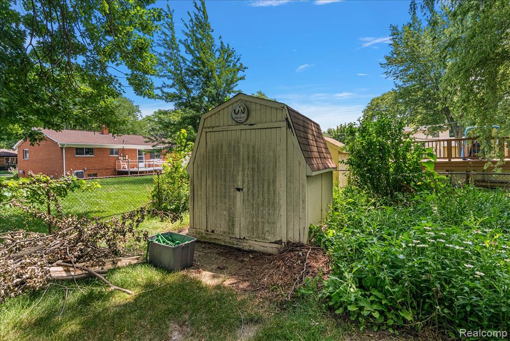 5242 Mansfield Avenue, Sterling Heights, MI 48310 — Photo 37