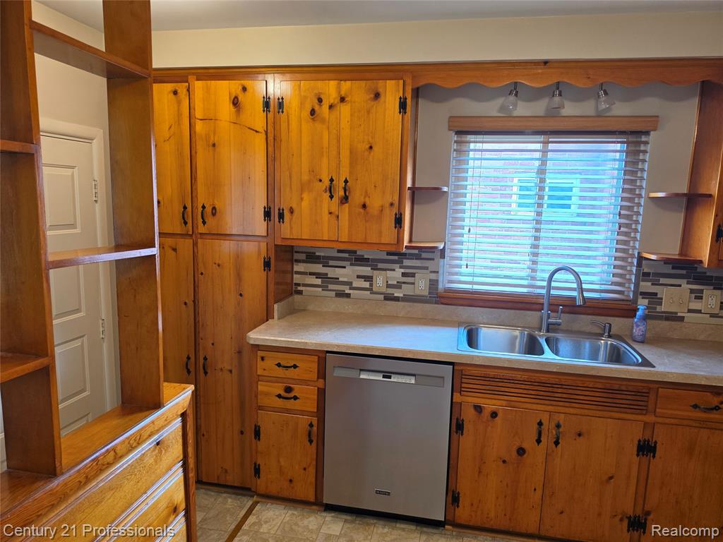 29421 Mark Avenue, Madison Heights, MI 48071 — Photo 14