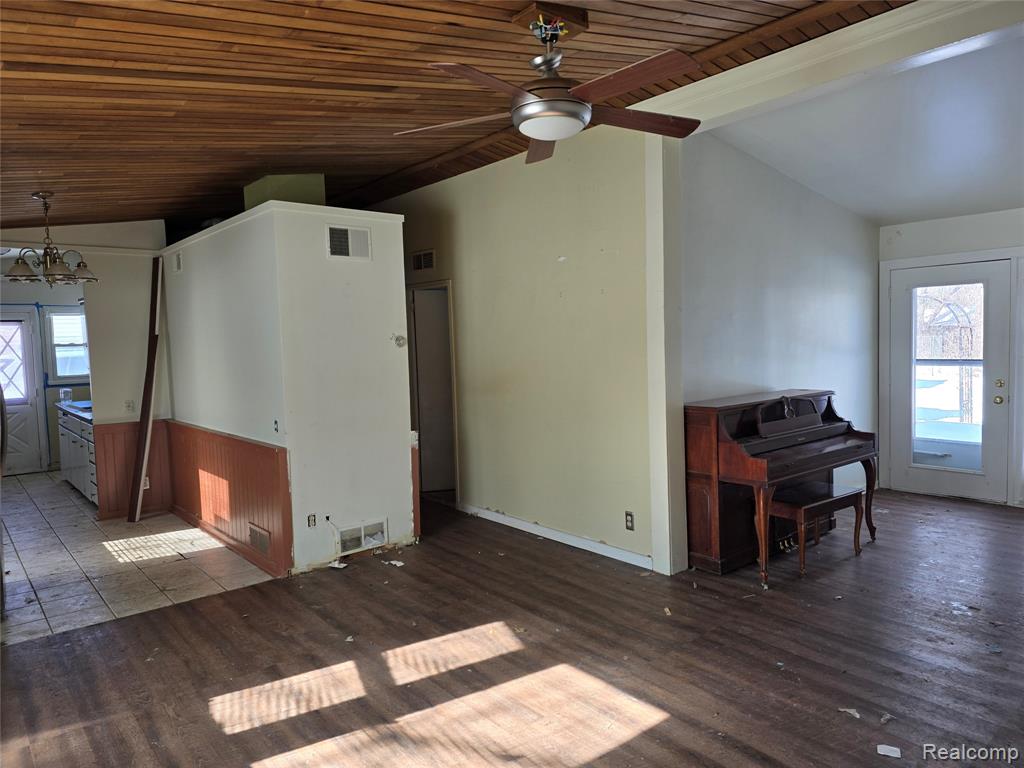 6302 Springdale Boulevard, Grand Blanc, MI 48439 — Photo 11