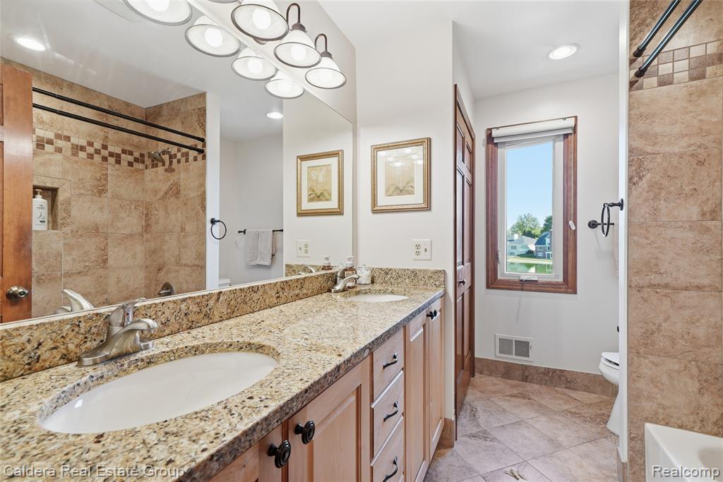 8915 Chestnut Run Drive, Utica, MI 48317 — Photo 39