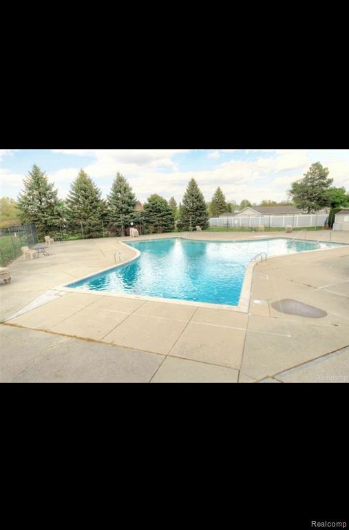 39845 Village Wood Lane, 379, Novi, MI — Photo 21