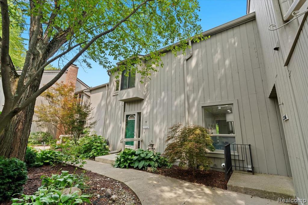 2208 Applewood Court, Ann Arbor, MI 48103 — Photo 2