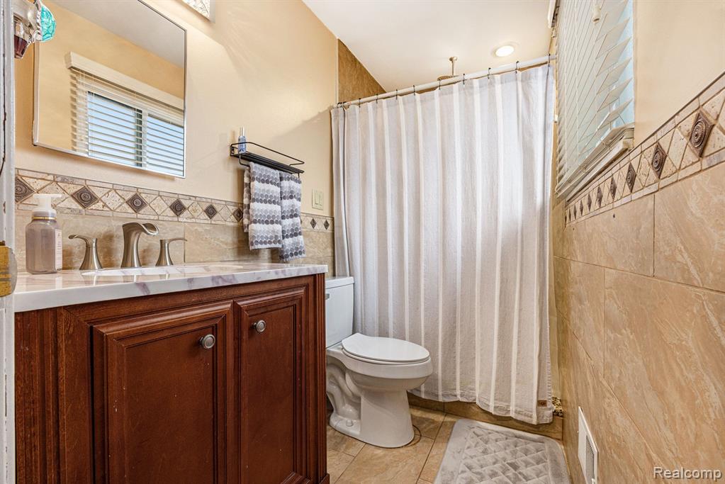 4238 Angeline Drive, Sterling Heights, MI 48310 — Photo 15