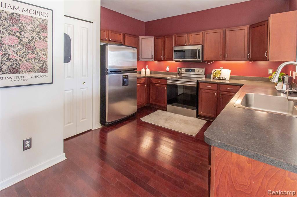 3913 Radcliff Drive, Canton, MI 48188 — Photo 15