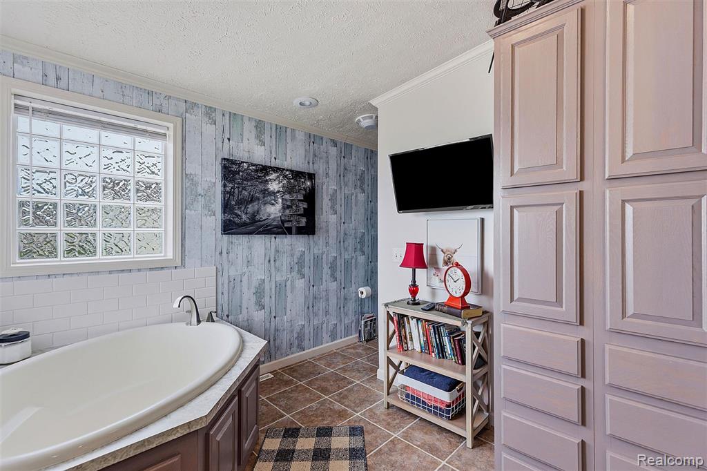 57510 Old Red Ln, Lenox, MI 48048 — Photo 17