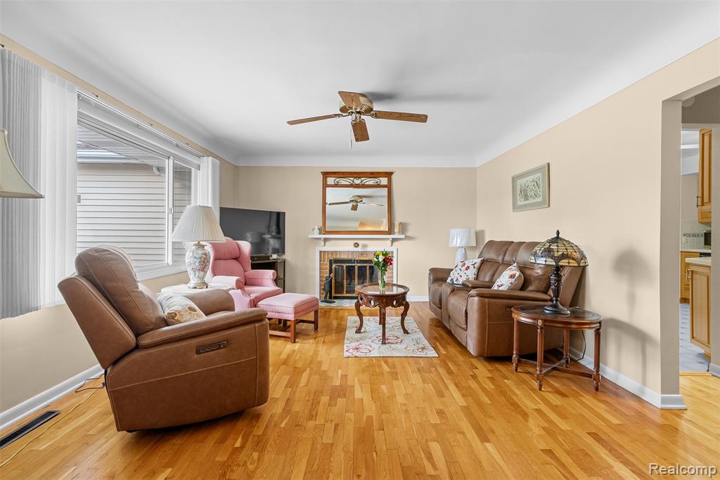 428 Sunnyside Drive, Flushing, MI 48433 — Photo 7