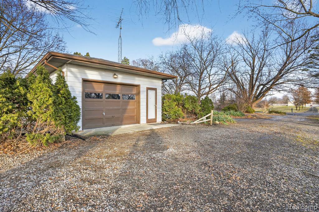 1397 N Seymour Road, Flushing, MI 48433 — Photo 4