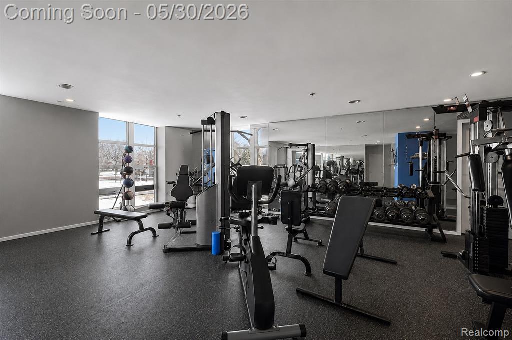 250 E Harbortown Drive, 205, Detroit, MI 48207 — Photo 32