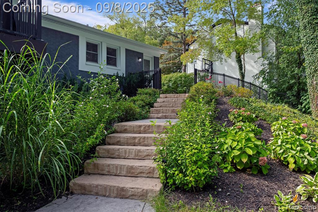 4605 Sunningdale Drive, Bloomfield Hills, MI 48302 — Photo 57