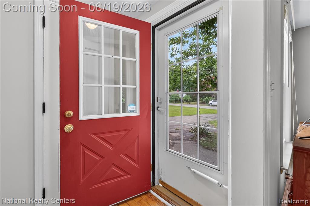 360 Woodland Drive, South Lyon, MI 48178 — Photo 2