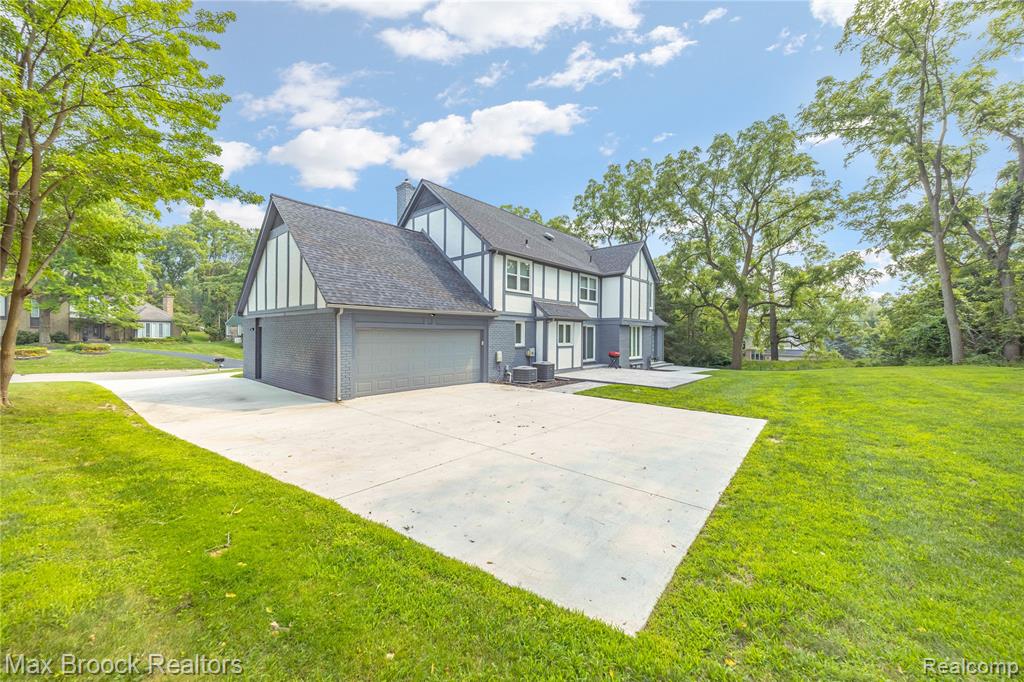 4490 Strathdale Lane, West Bloomfield, MI 48323 — Photo 59