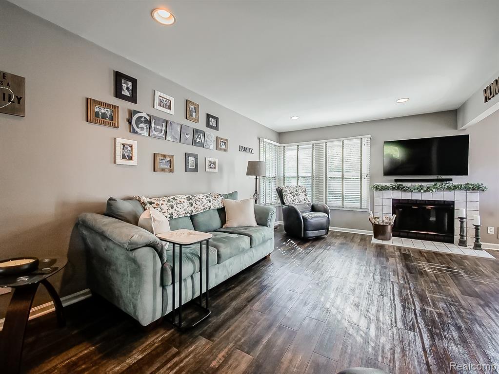 5570 Wildrose Avenue, West Bloomfield, MI — Photo 9