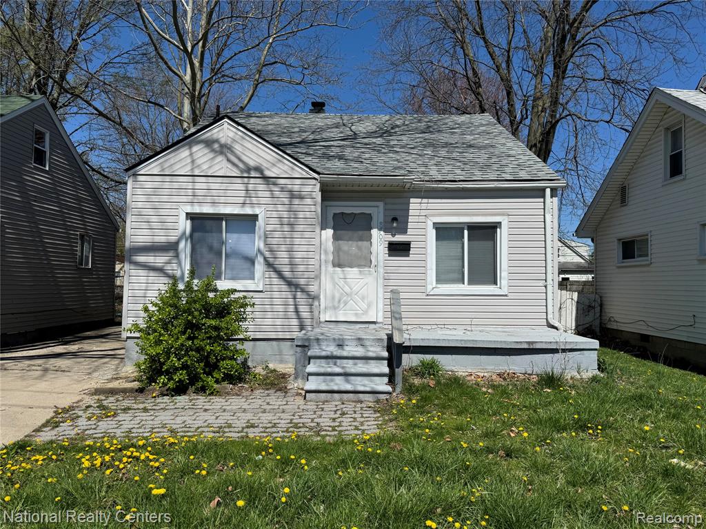 8709 Toepfer Road, Warren, MI 48089 — front exterior