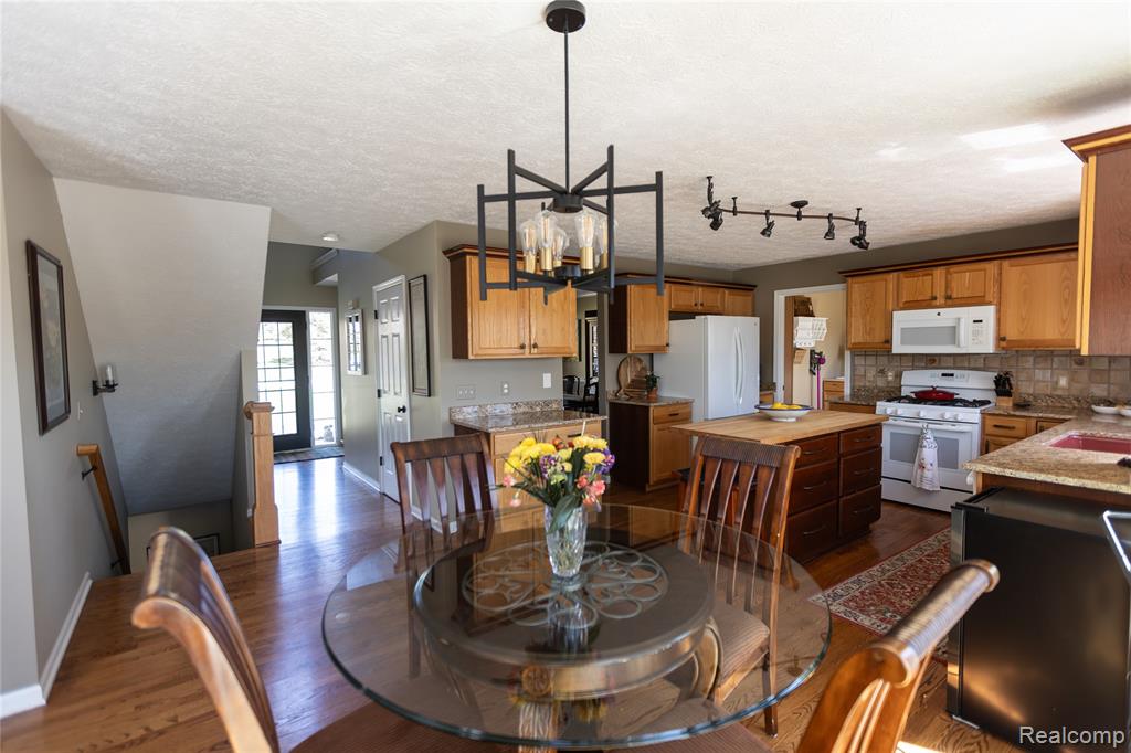 7988 Hillside Lakes Drive, Brighton, MI 48116 — Photo 7