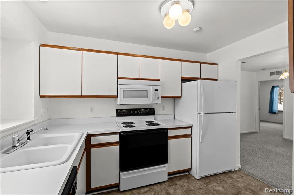 42714 Lilley Pointe Drive, 213, Canton, MI 48187 — Photo 11