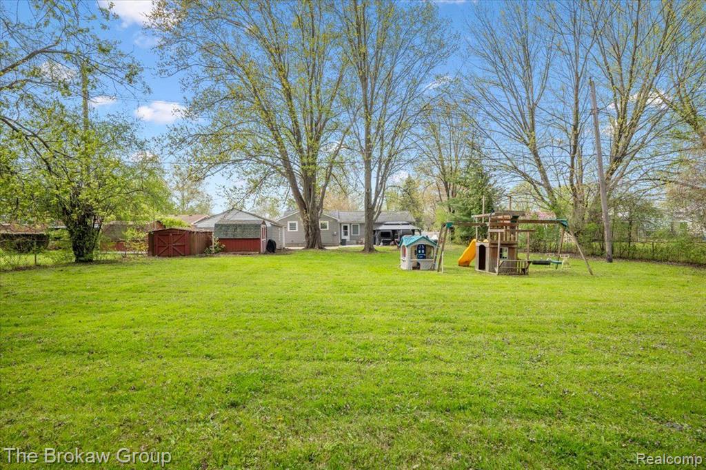 4145 HILLCREST Drive, Warren, MI 48092 — Photo 13