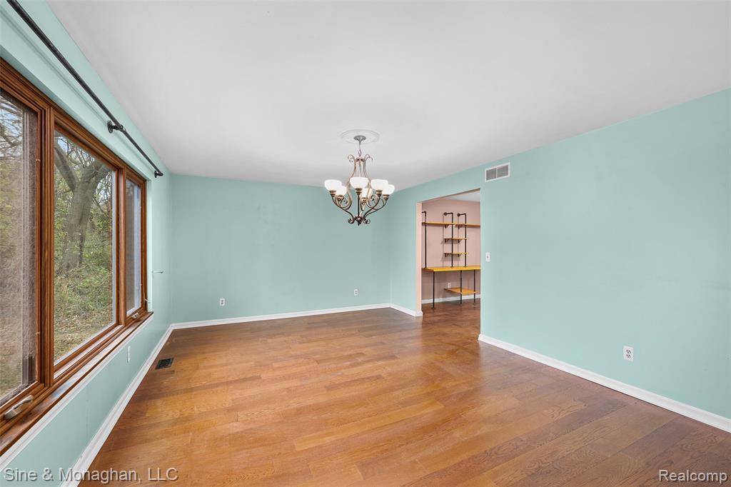 550 Hillcliff Drive, Waterford, MI 48328 — Photo 8