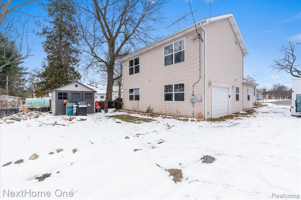 627 E Washington Street, Howell, MI 48843 — Photo 22