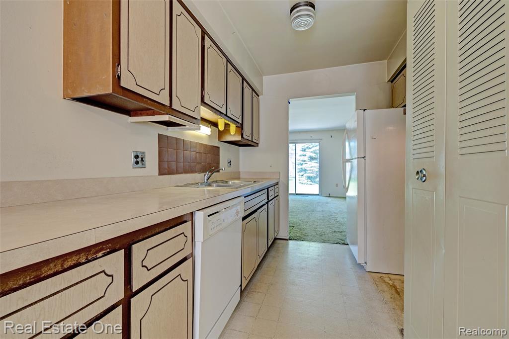 4456 15 Mile Road, Sterling Heights, MI 48310 — Photo 8