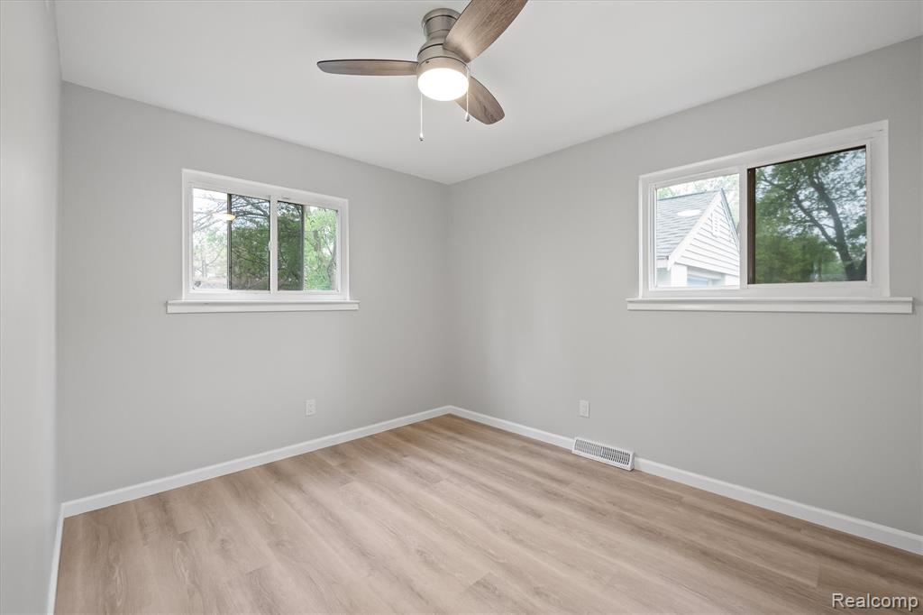 665 Stirling Street, Pontiac, MI 48340 — Photo 15