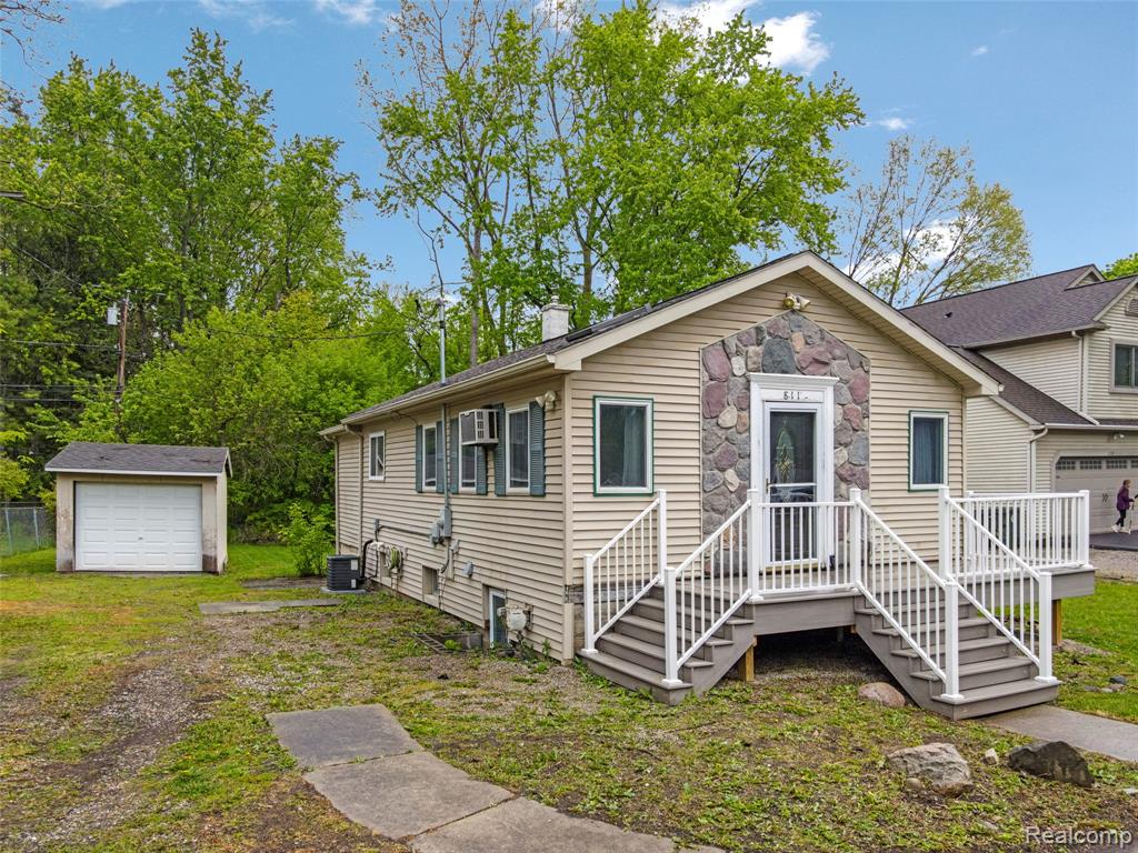 811 Miller Road, Lake Orion, MI 48362 — Photo 2