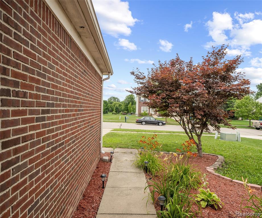 5864 Willow Ridge Drive, Ypsilanti, MI 48197 — Photo 8