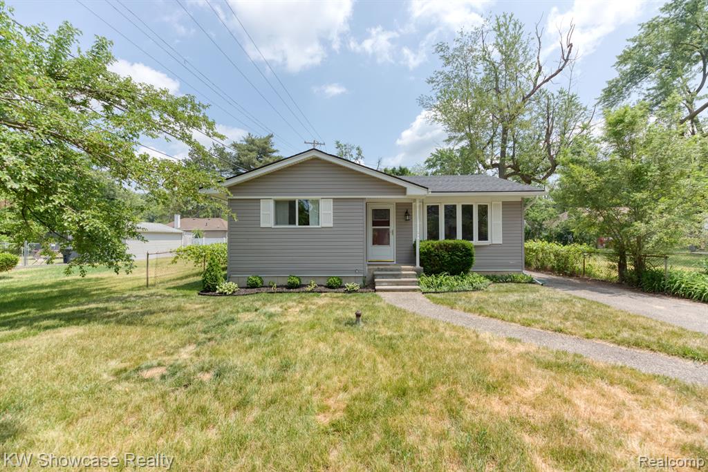 4035 CIRCLE Boulevard, West Bloomfield, MI 48323 — Photo 2