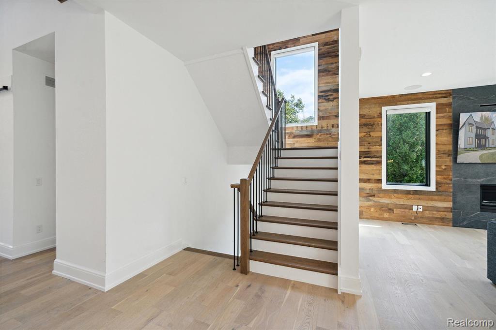 7450 PARKSTONE Lane, Bloomfield Hills, MI 48301 — Photo 33