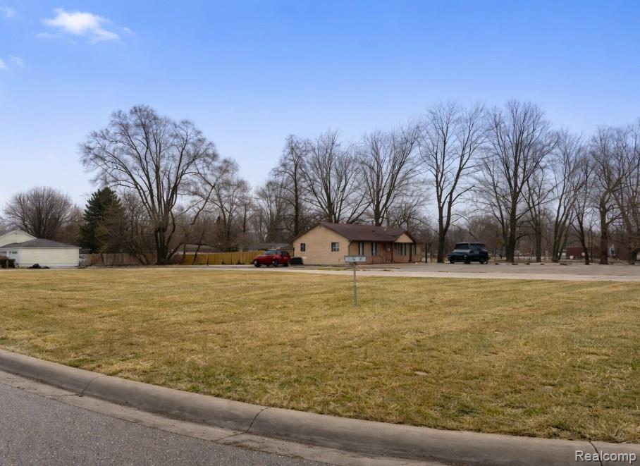 4339 Davison Road, Burton, MI 48509 — Photo 2