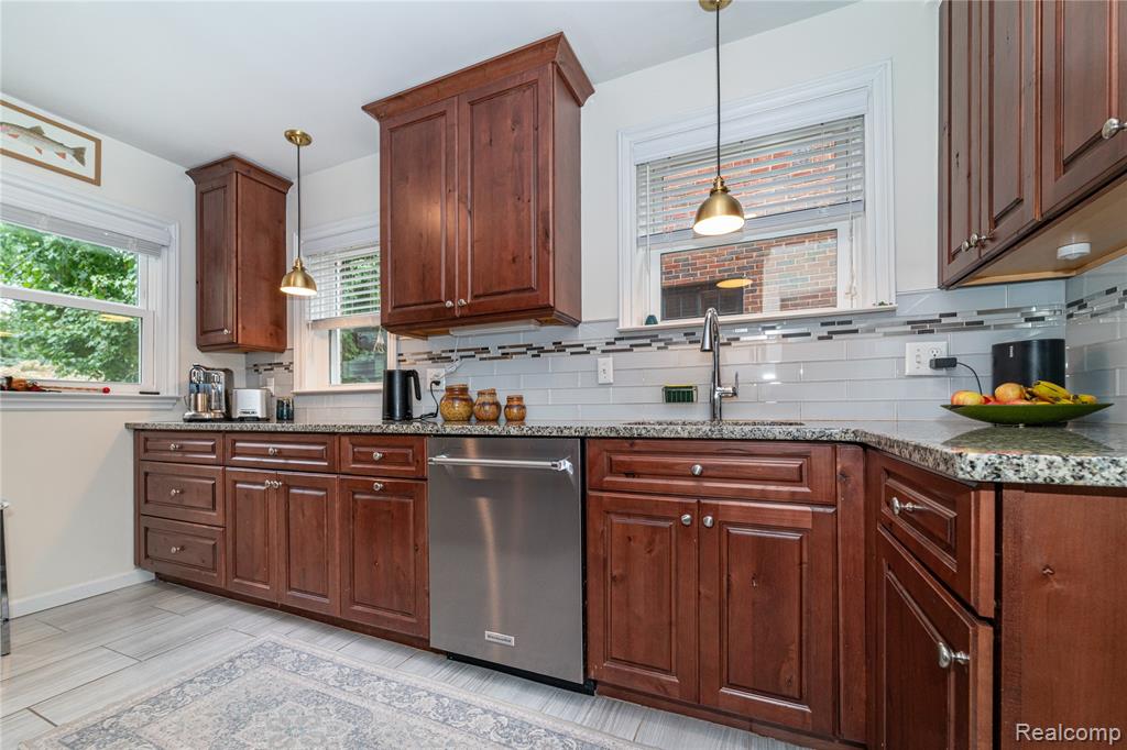 838 W Oakridge Street, Ferndale, MI 48220 — Photo 12