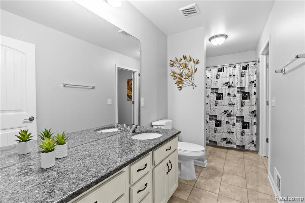 49645 Hartwick Drive, Novi, MI — Photo 32