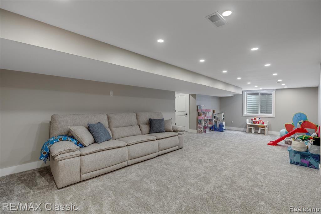 801 Kestrel Court, South Lyon, MI 48178 — Photo 35