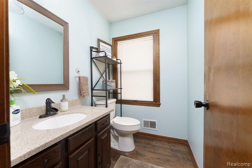 6300 VICTORIA Court, Fenton, MI 48430 — Photo 11