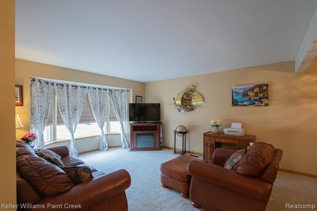 19170 Dawnshire Drive, Brownstown, MI 48193 — Photo 6