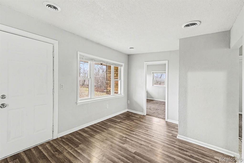 4267 Torrey Road, Flint, MI 48507 — Photo 7