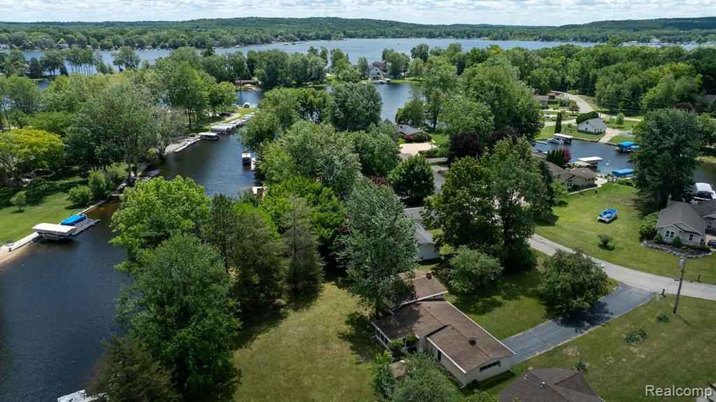 1165 Camelot Drive, Pinckney, MI 48169 — Photo 46