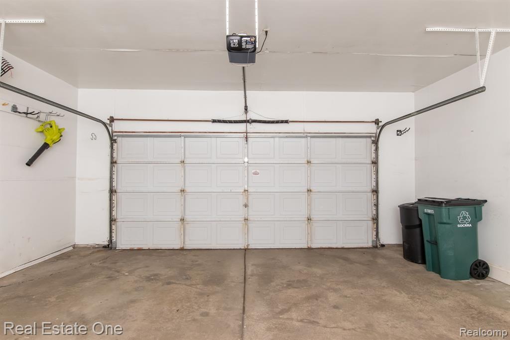5201 CROWFOOT Drive, Troy, MI 48085 — Photo 58