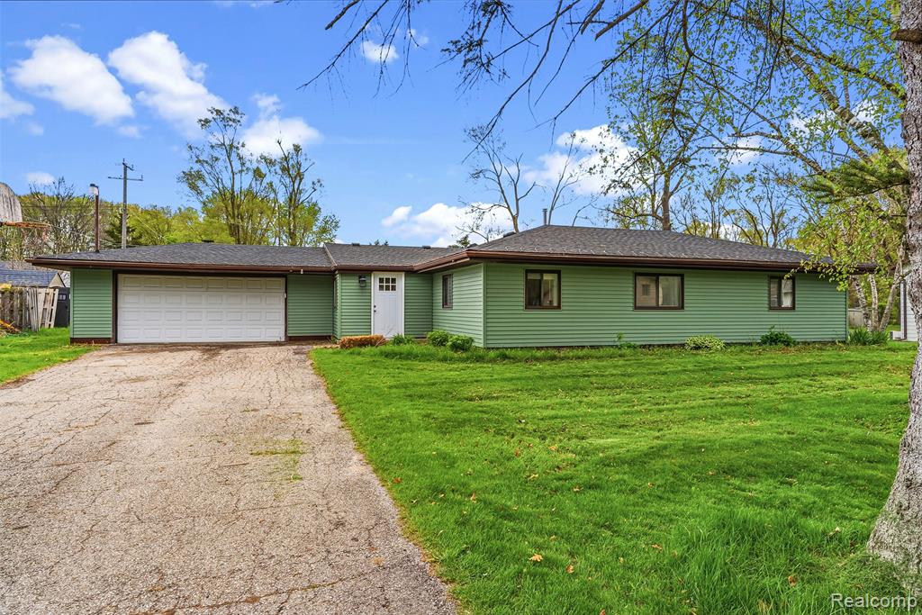 5710 Lake Grove Drive, White Lake, MI 48383 — Photo 2
