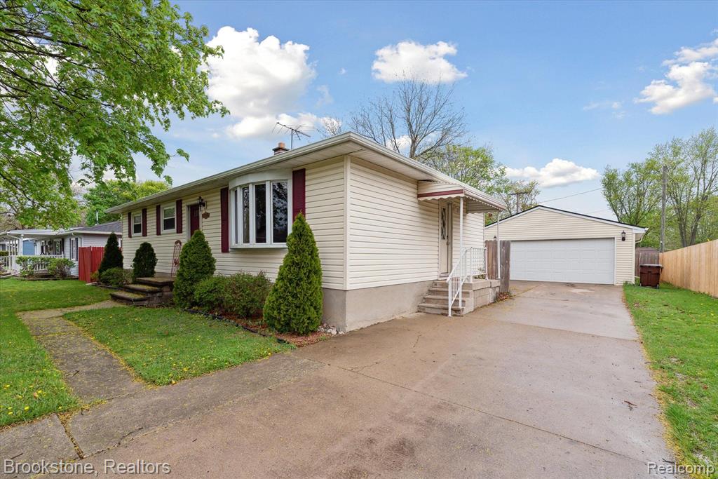 6015 Margaret Street, South Rockwood, MI — Photo 3