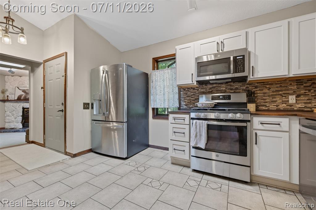 310 S Van Road, Holly, MI 48442 — Photo 8