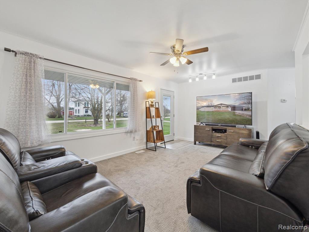 5469 HOGBACK Road, Fowlerville, MI 48836 — Photo 6