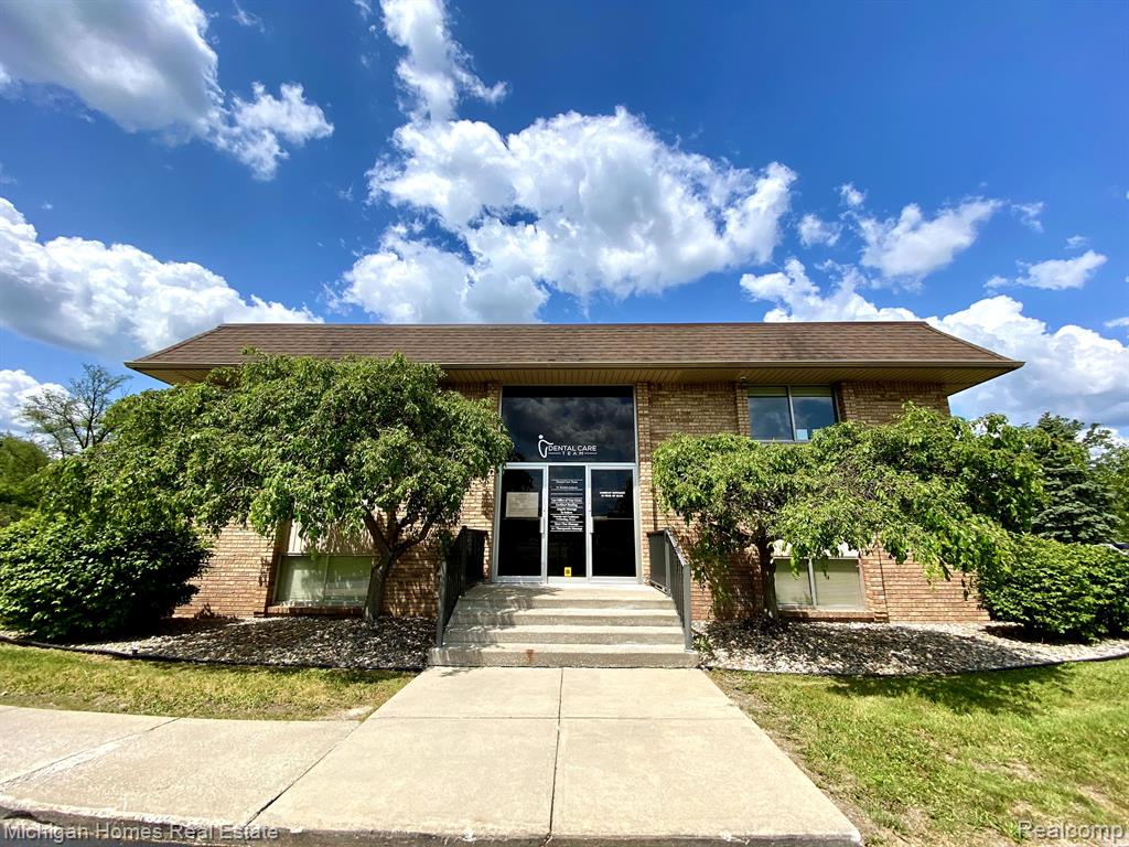 2290 E HILL Road, Grand Blanc, MI 48439