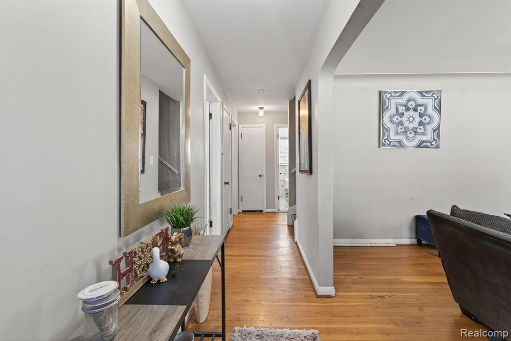 28025 Sunset Boulevard W, Lathrup Village, MI 48076 — Photo 3