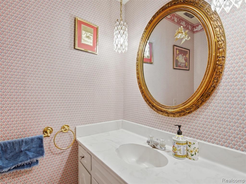 883 Briarcliff Drive, Grosse Pointe, MI 48236 — Photo 11